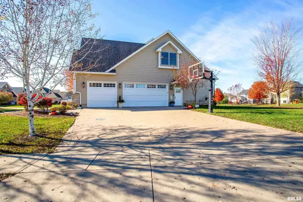 Bettendorf, IA 52773,3264 CROW LAKE DR