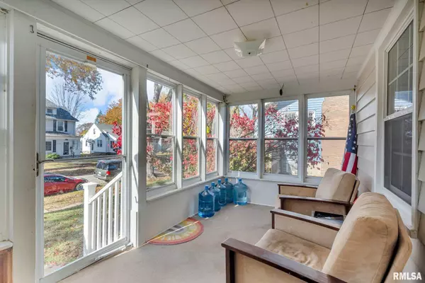 Davenport, IA 52803,2313 WESTERN AVE