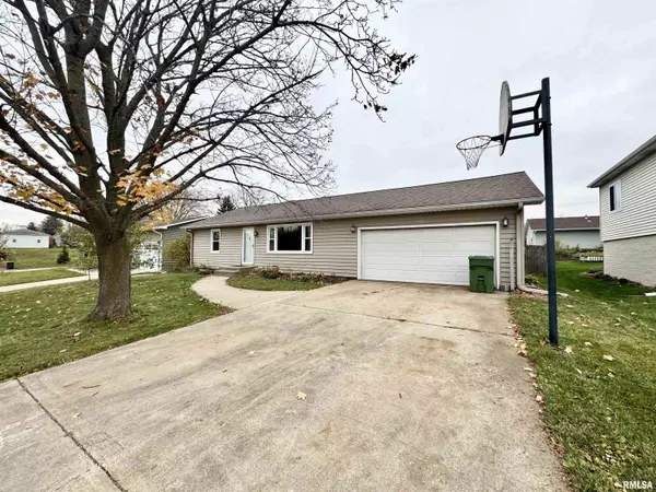 1106 JEFFERIES DR, Clinton, IA 52732