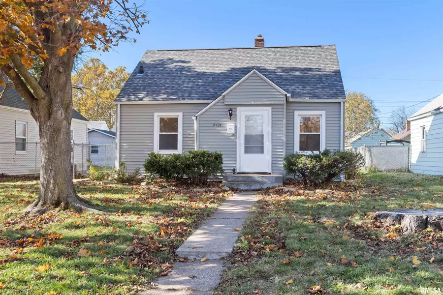 2121 4TH ST, Moline, IL 61265