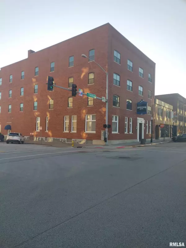 Davenport, IA 52801,225 E 2ND ST #101