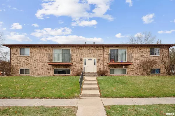 310 30TH Avenue Court #7, Moline, IL 61265