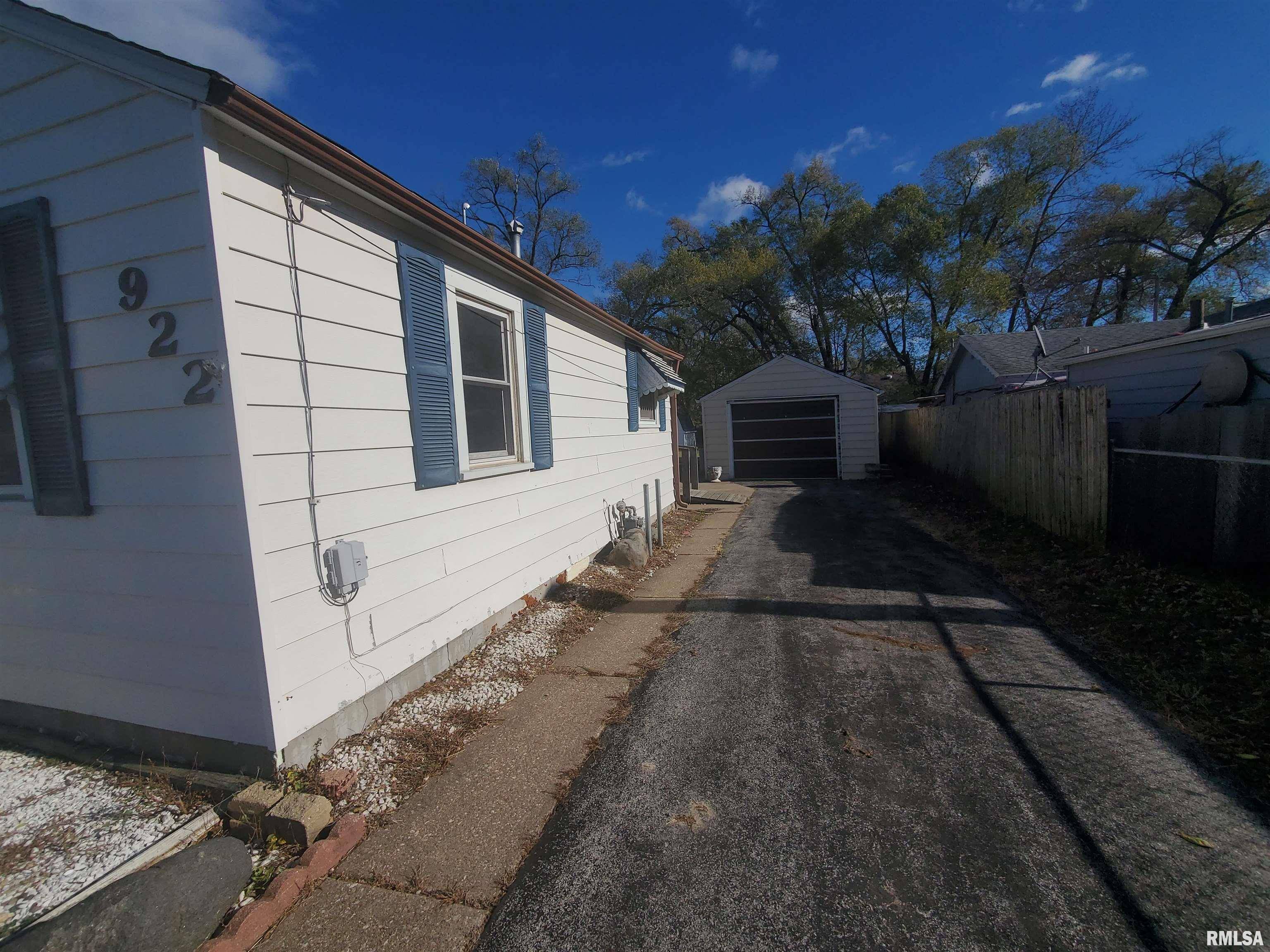 Colona, IL 61241,922 4TH ST