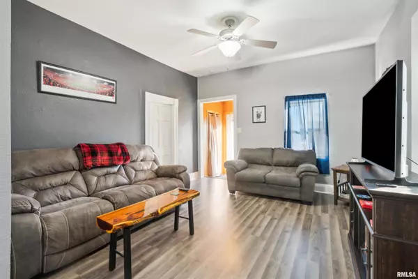 Clarence, IA 52216,308 8TH AVE