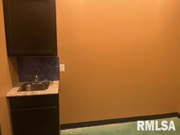 Bettendorf, IA 52722-3251,2323 CUMBERLAND SQ