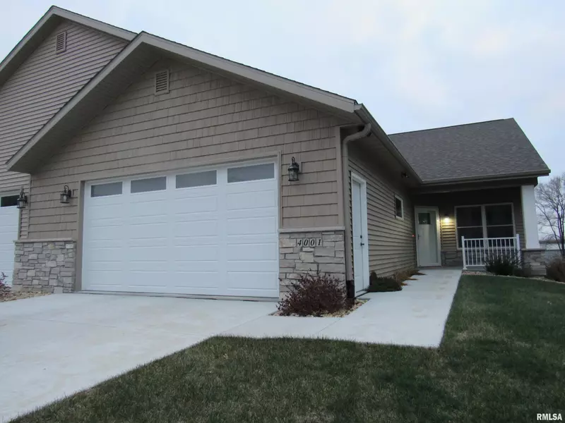 4001 CREEK HILL DR, Bettendorf, IA 52722