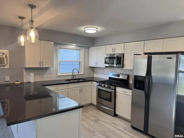 Bettendorf, IA 52722,2521 BELLEVUE AVE