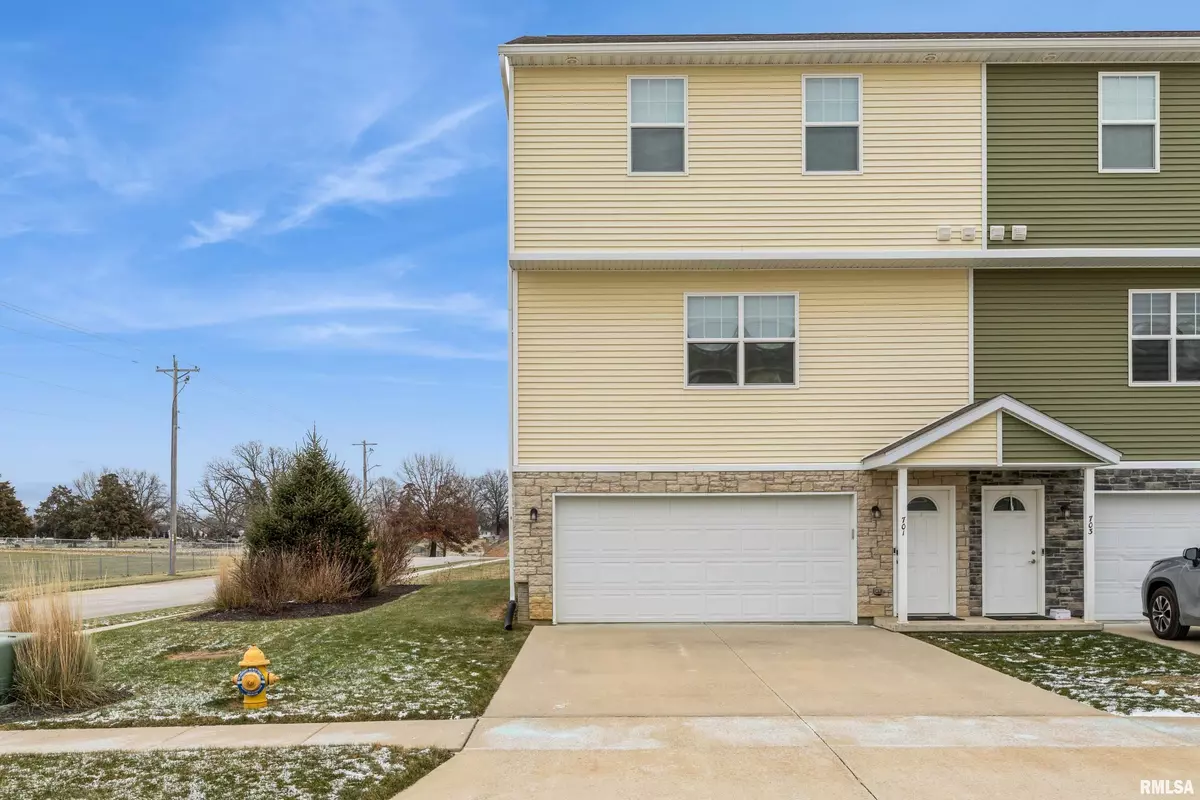 Le Claire, IA 52753,701 COX CT