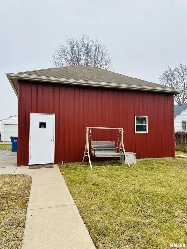 Blue Grass, IA 52726,129 S NEISSE ST