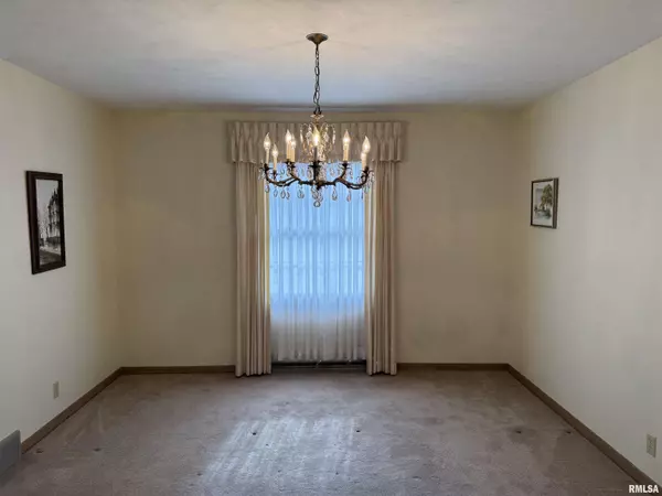 Bettendorf, IA 52722,1555 FOREST HILLS RD