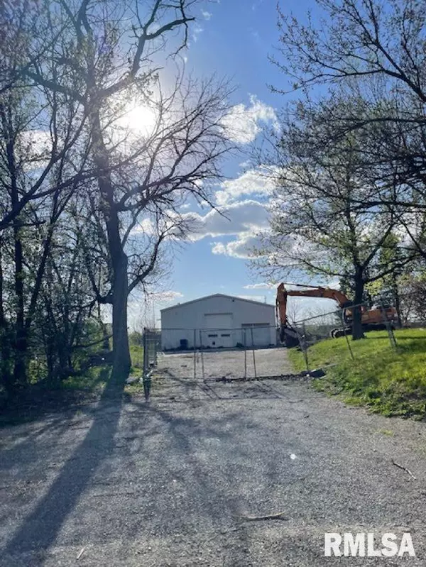 4600 EASTERN AVE, Davenport, IA 52807