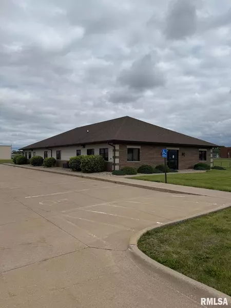 1001 N G ST, Monmouth, IL 61452