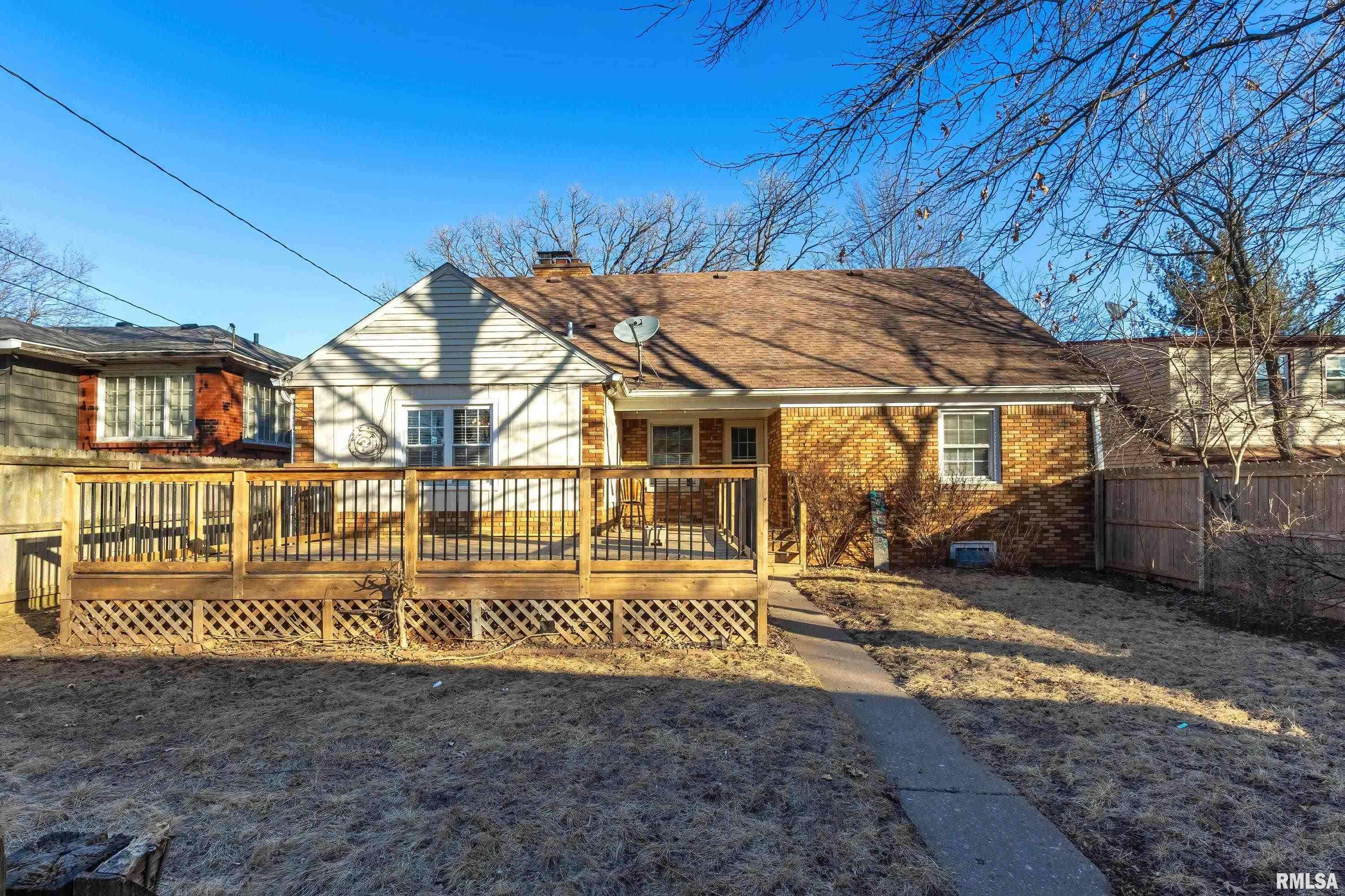 Davenport, IA 52804,927 W CENTRAL PARK AVE