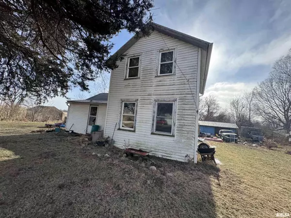 307 E MONROE ST, Altona, IL 61414