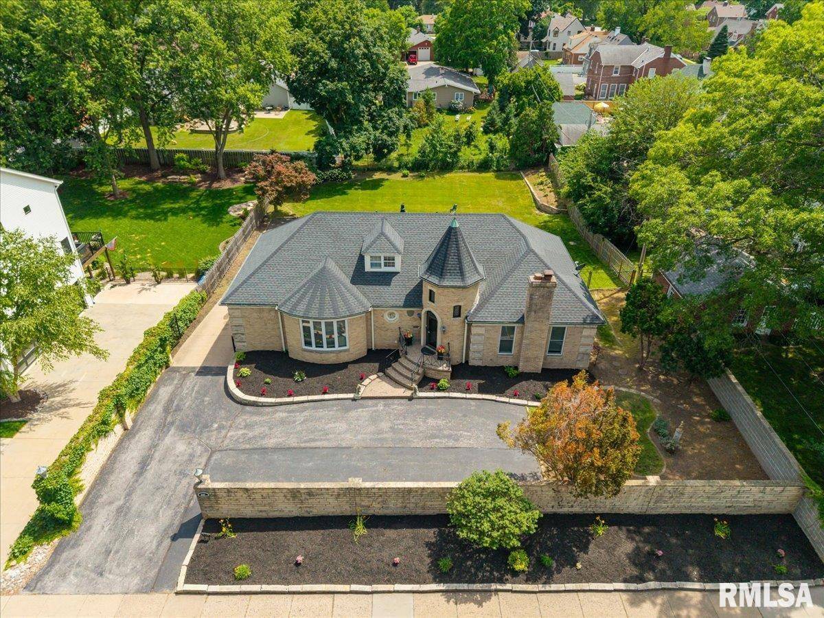 3117 E LOCUST ST, Davenport, IA 52803-3558