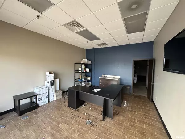 Davenport, IA 52806,2140 W KIMBERLY RD #8
