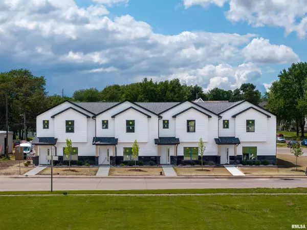 1002 S 4TH ST #1, Clinton, IA 52732