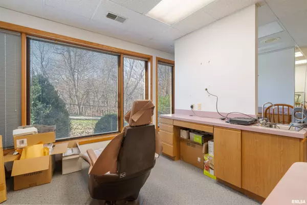 Moline, IL 61265,604 35TH AVE #2