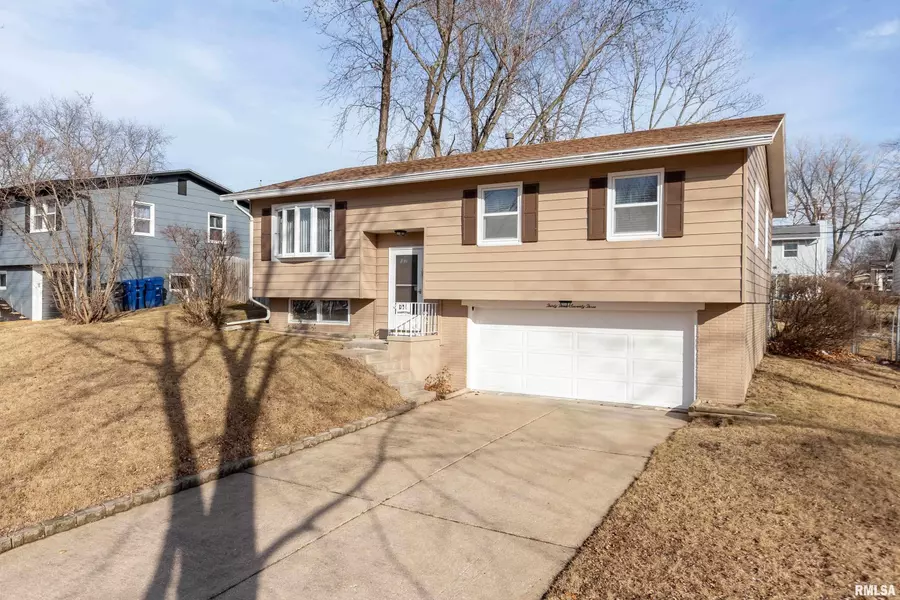 3373 29TH ST, Bettendorf, IA 52722