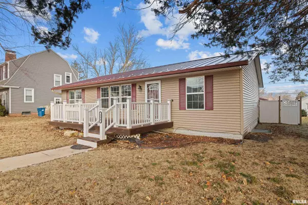Walcott, IA 52773,334 E DURANT ST