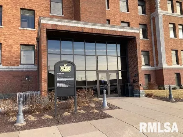 Bettendorf, IA 52722,2117 STATE ST #301