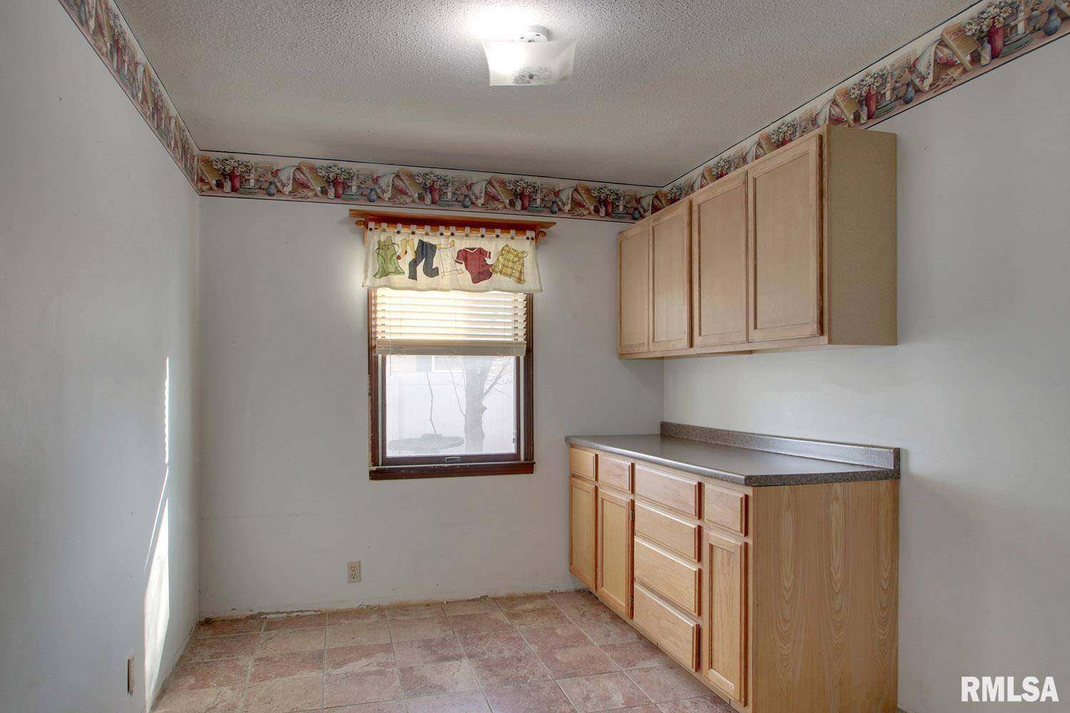 Ursa, IL 62376,208 BIRCH ST