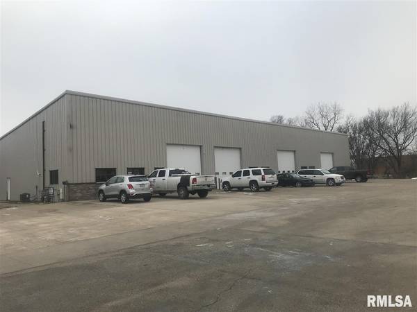 2301 MANUFACTURING DR #3 - B, Clinton, IA 52732