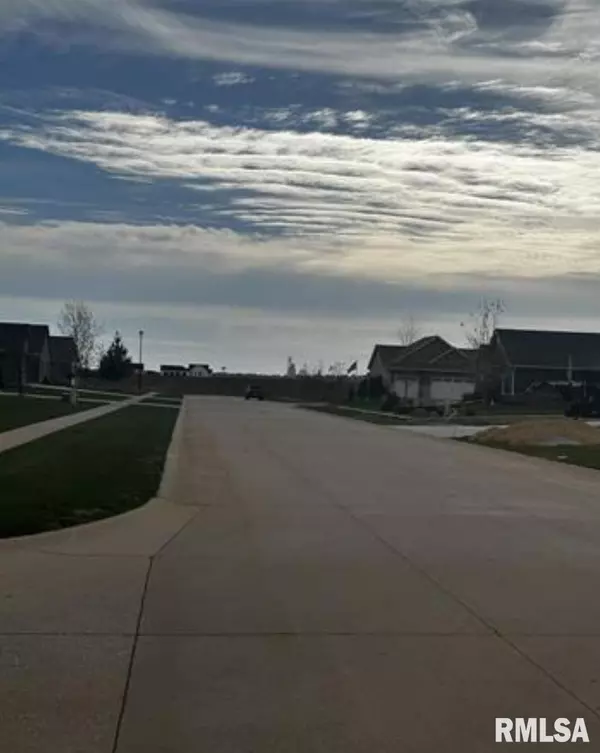 Long Grove, IA 52756,414 S DIAMOND DR