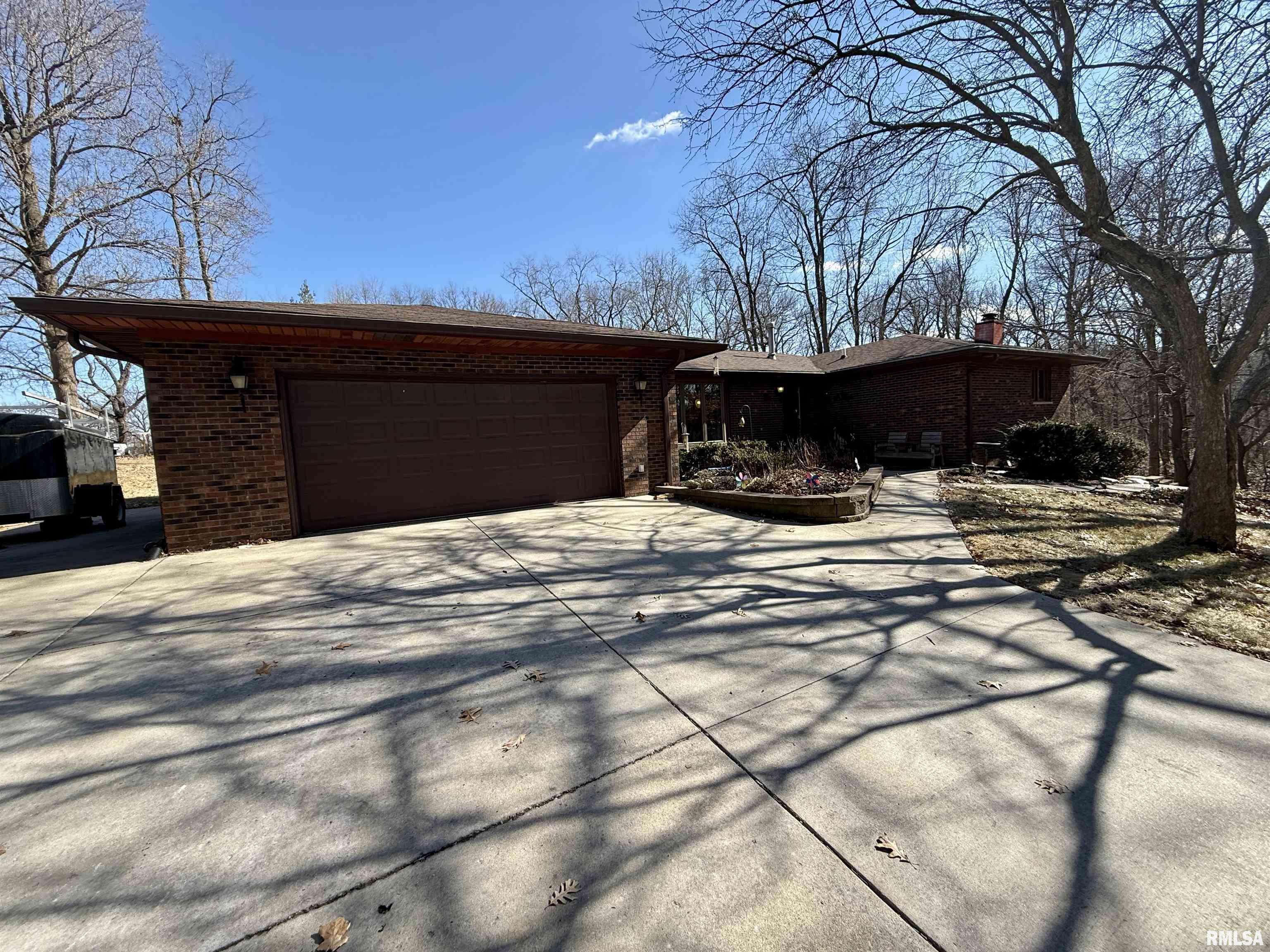 317 5TH ST, Silvis, IL 61282