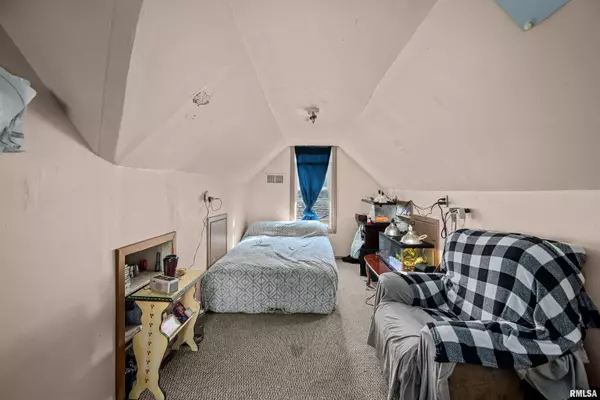 Bettendorf, IA 52722,1322 GLENCOE LN