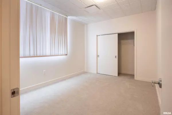 De Witt, IA 52742,509 9TH ST #307