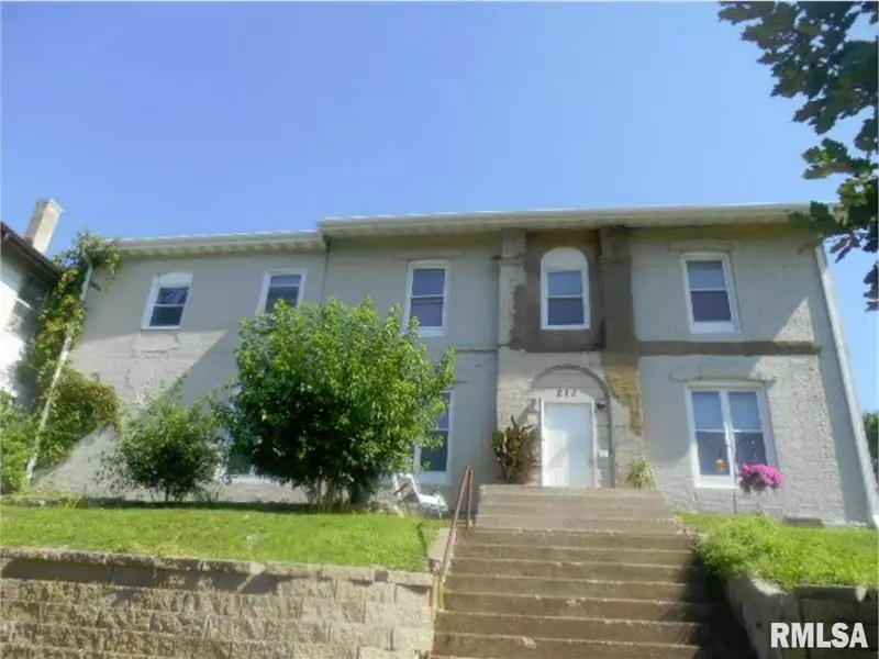 212 E 6TH ST, Davenport, IA 52803