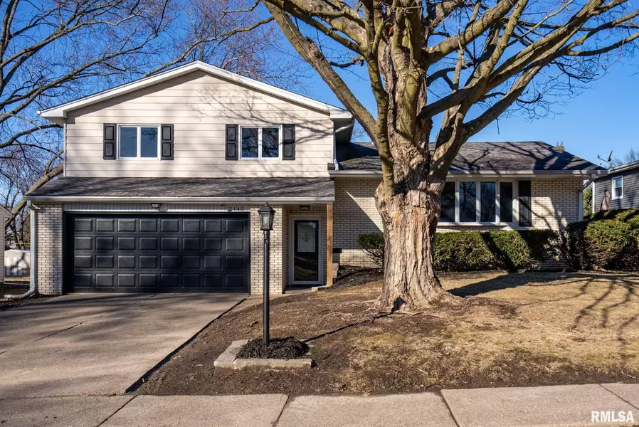 2140 KRAFTMEYER DR, Davenport, IA 52803