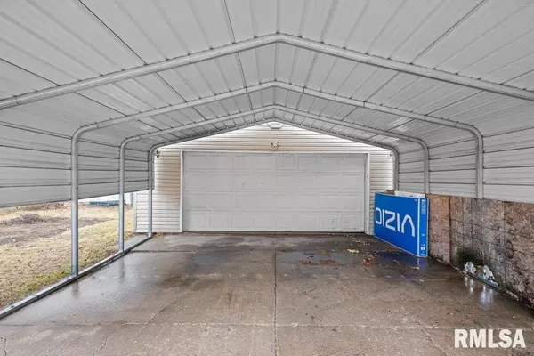 East Moline, IL 61244,439 40TH ST