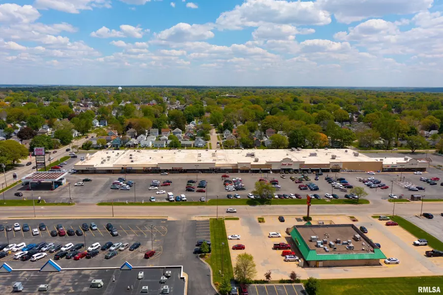1998 1ST Street A #STEC, Moline, IL 61265