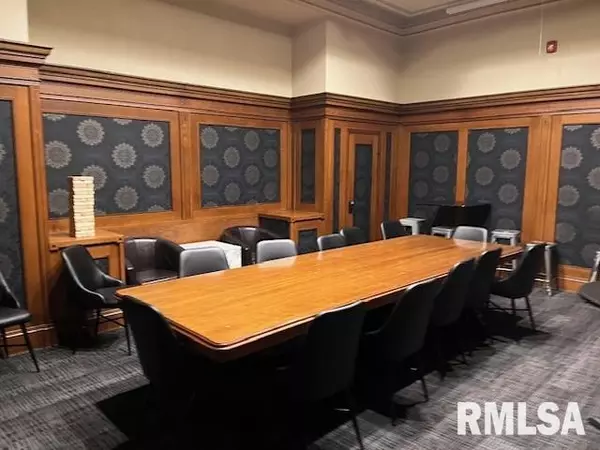 Davenport, IA 52801,300 BRADY ST