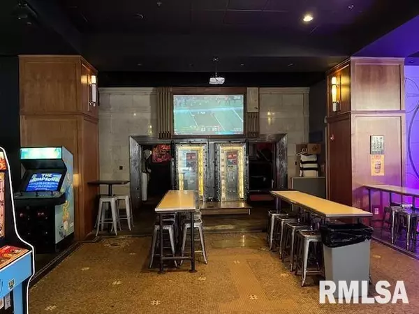 Davenport, IA 52801,300 BRADY ST