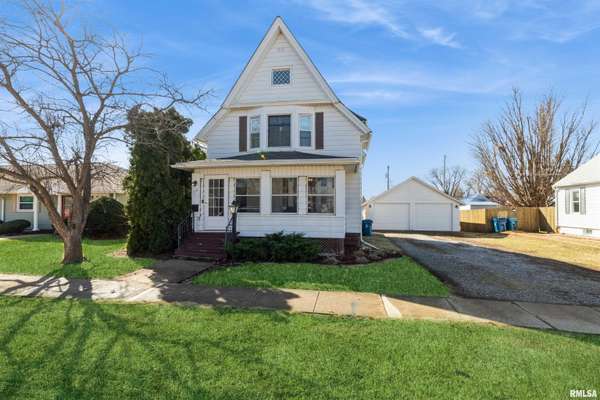 715 5TH ST, De Witt, IA 52742