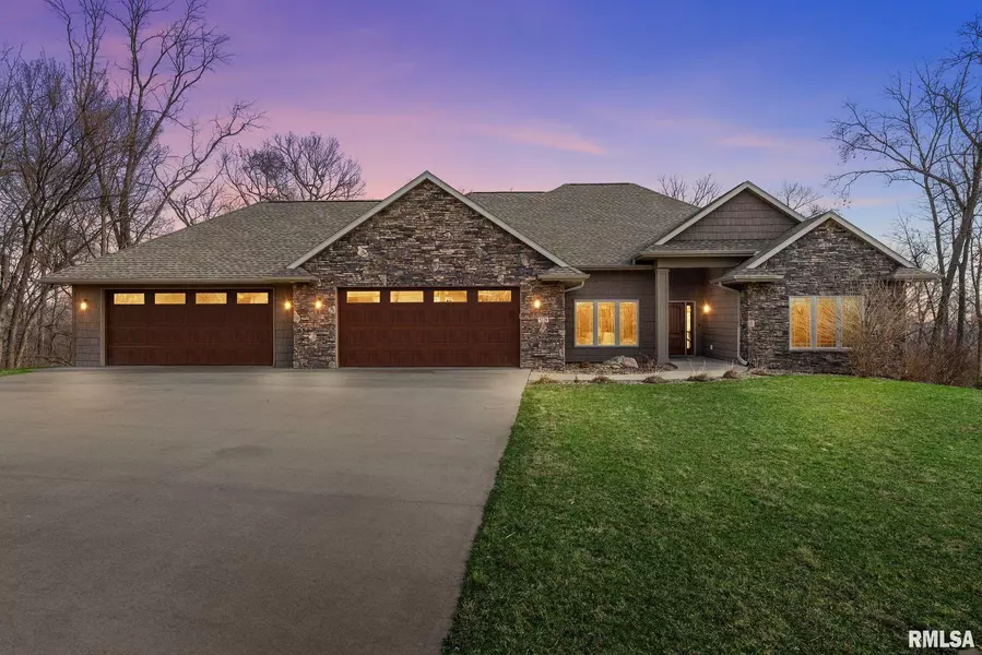 5220 BURR OAK CT, Cedar Rapids, IA 52404