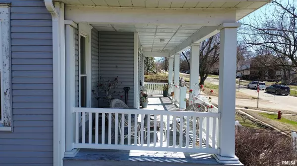 Fulton, IL 61252,717 11TH AVE