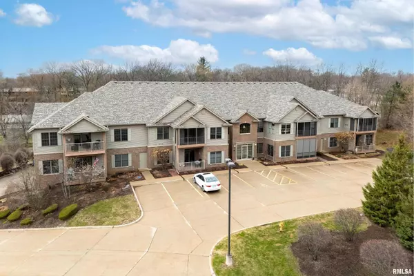 1247 E KIMBERLY RD #1247, Bettendorf, IA 52722