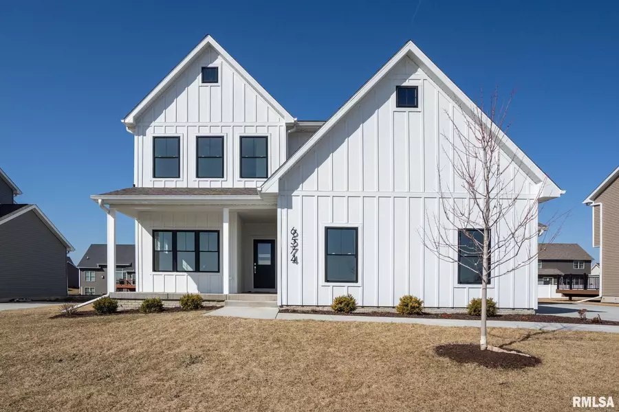 6574 Pelican ST, Bettendorf, IA 52722