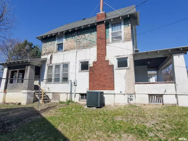 Muscatine, IA 52761,912 CEDAR ST
