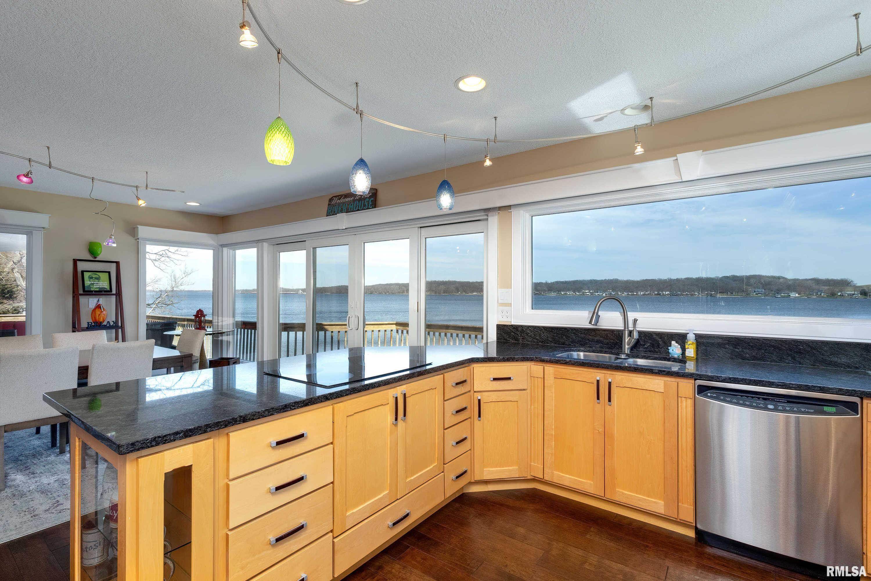 Le Claire, IA 52753,22965 GREAT RIVER RD