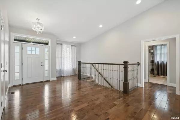 Davenport, IA 52802,720 Deer Woods DR