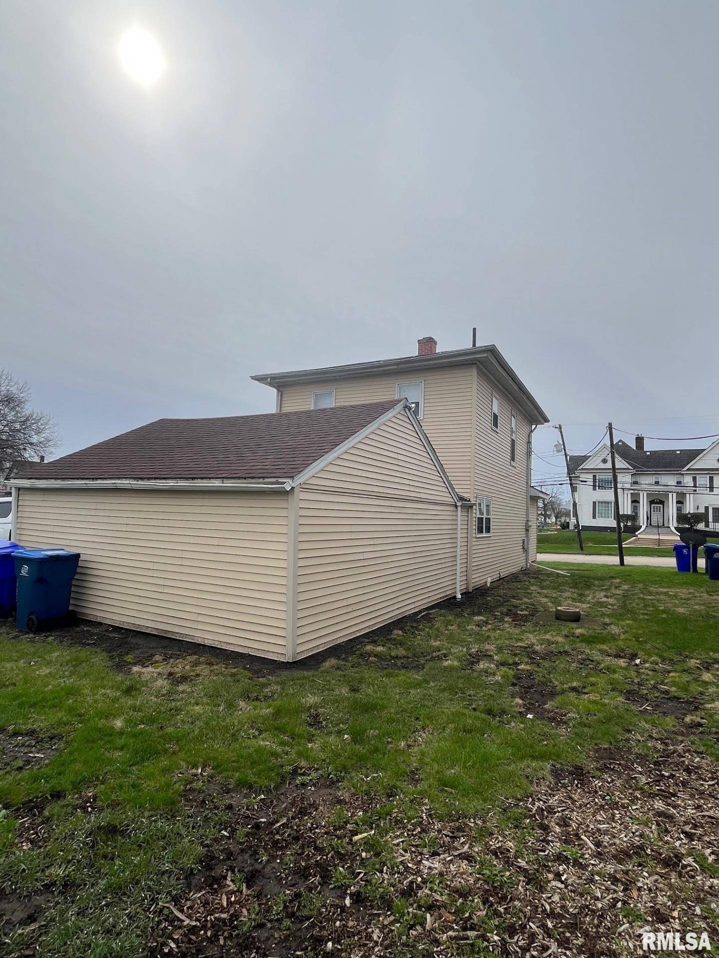Kewanee, IL 61443,216 E 2ND ST