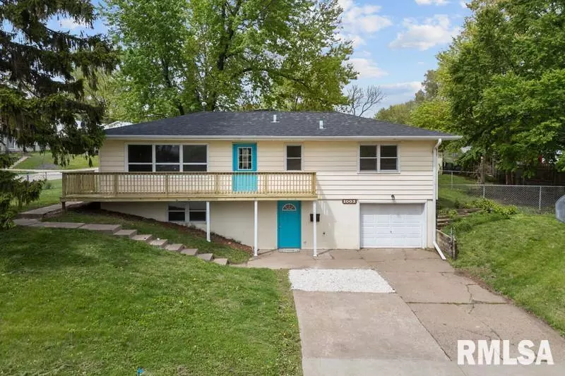 Bettendorf, IA 52722,1002 HILLSIDE DR