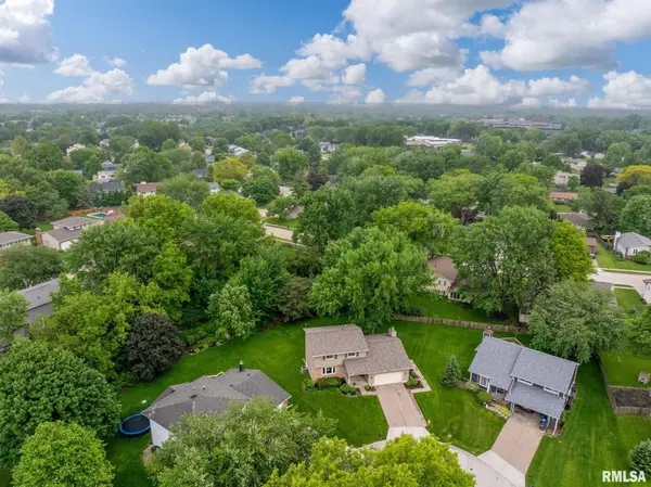 2525 EASTBERRY CT,  Bettendorf,  IA 52722