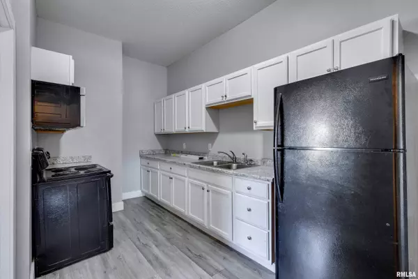 Rock Island, IL 61201,929 4TH AVE