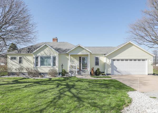 301 E CENTER AVE, Rio, IL 61472